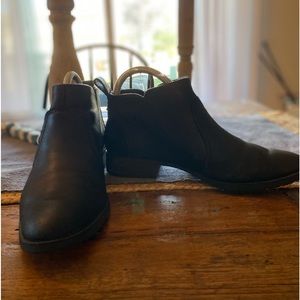 Ugg Aureo Black‎ Leather Ankle Booties 8.5